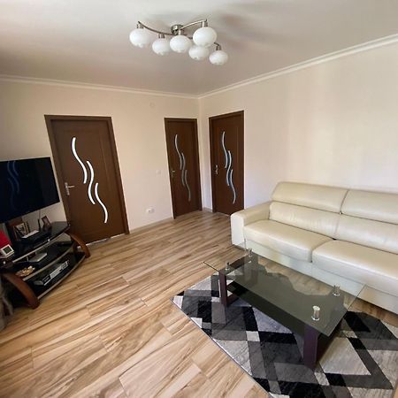 Transilvania Rent Hunedoara Buitenkant foto
