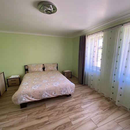 Transilvania Rent Hunedoara Buitenkant foto