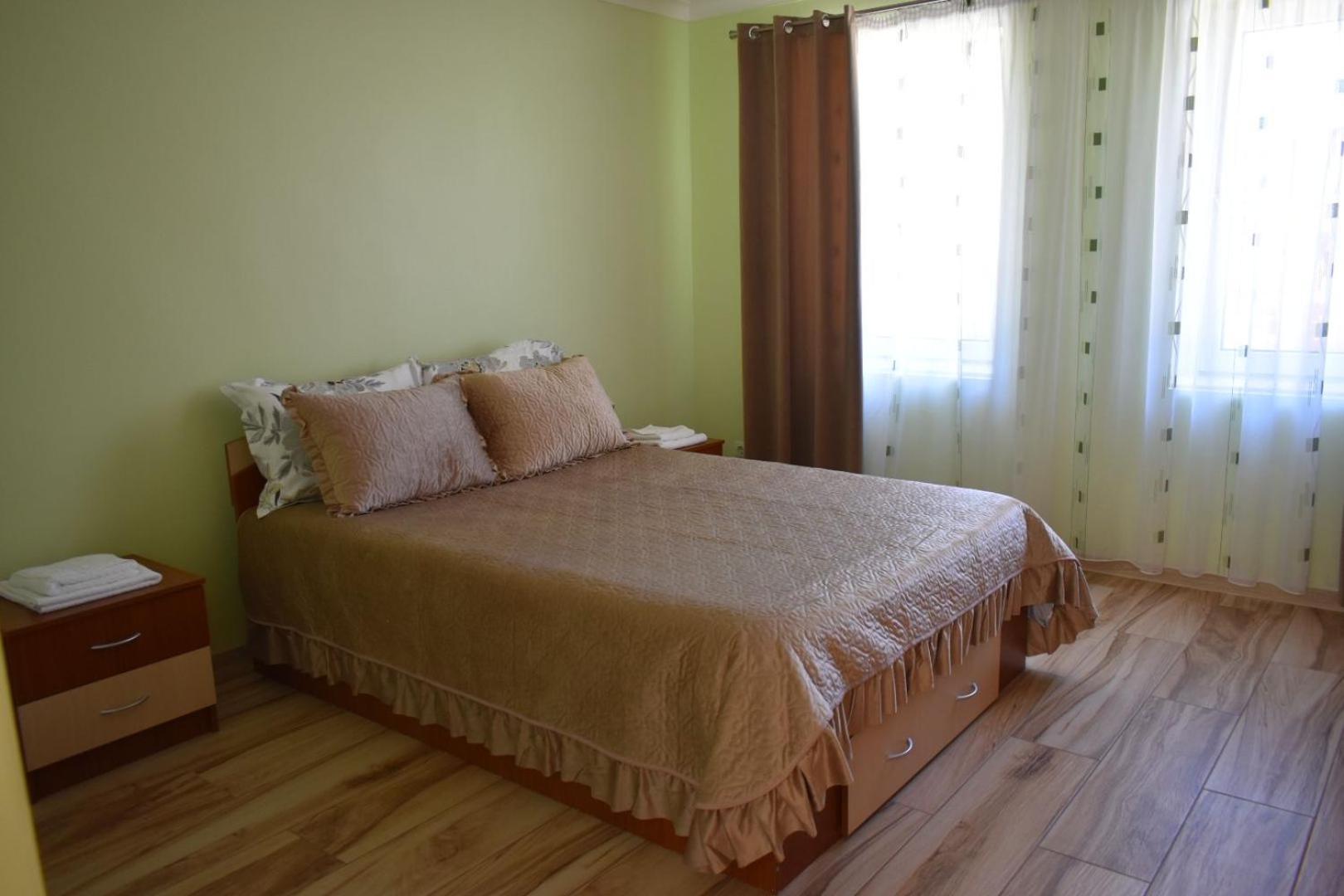 Transilvania Rent Hunedoara Buitenkant foto