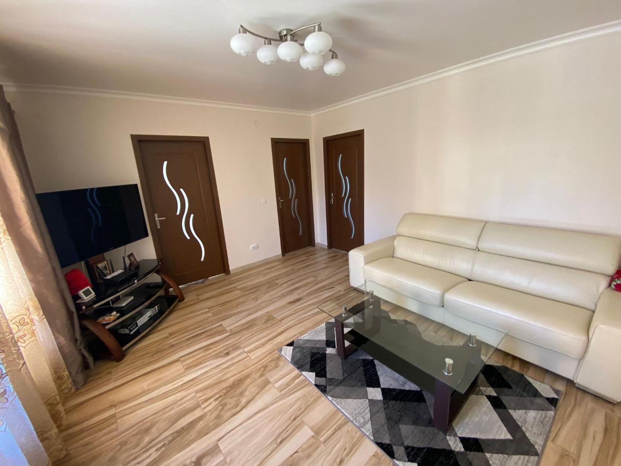 Transilvania Rent Hunedoara Buitenkant foto