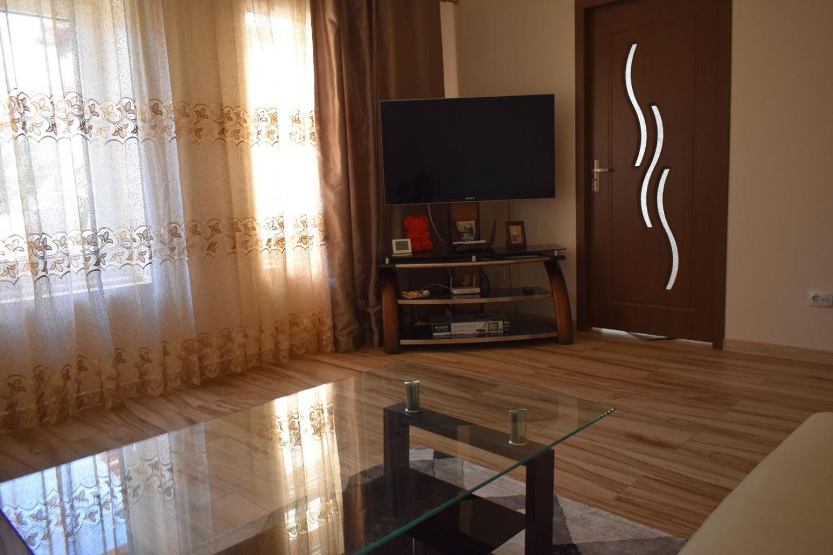 Transilvania Rent Hunedoara Buitenkant foto