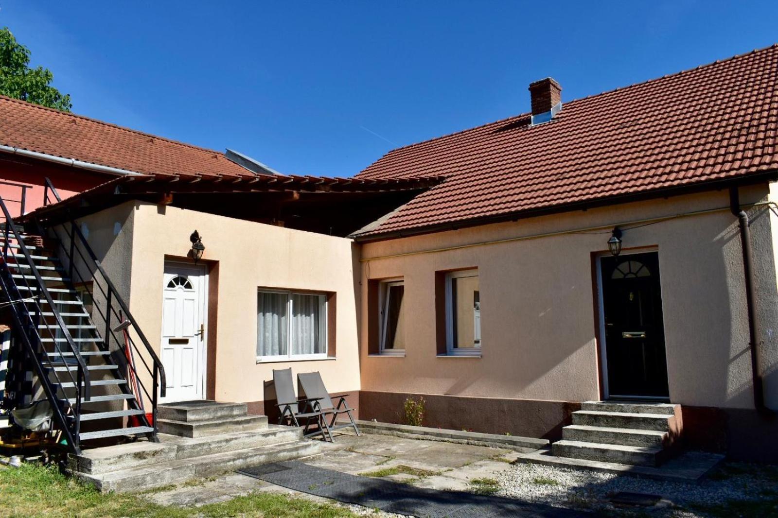 Transilvania Rent Hunedoara Buitenkant foto