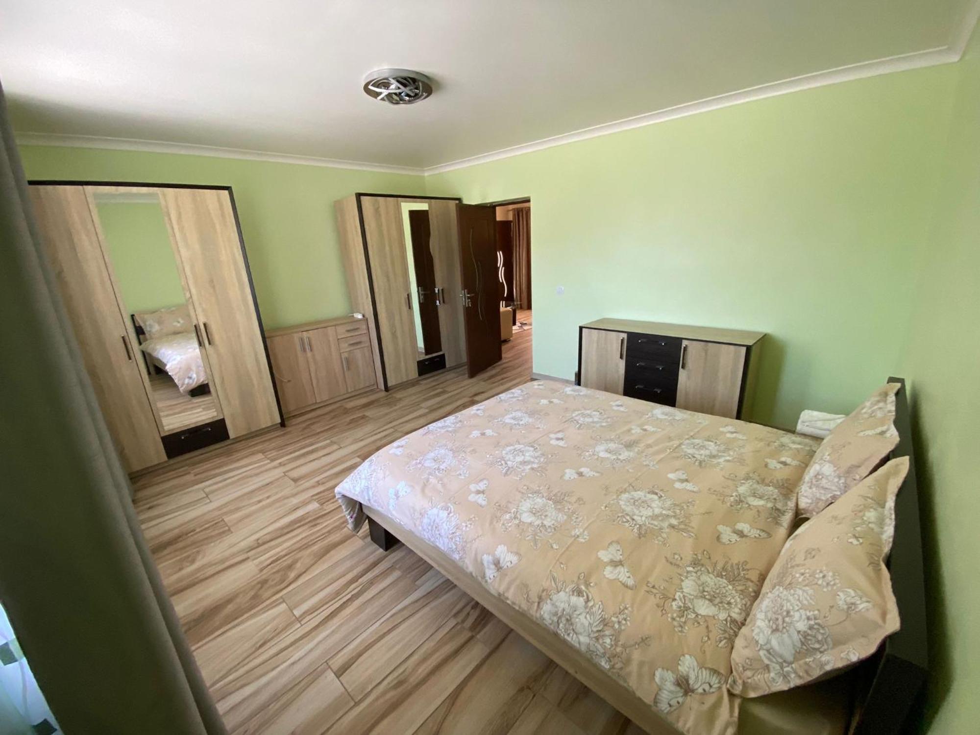 Transilvania Rent Hunedoara Buitenkant foto