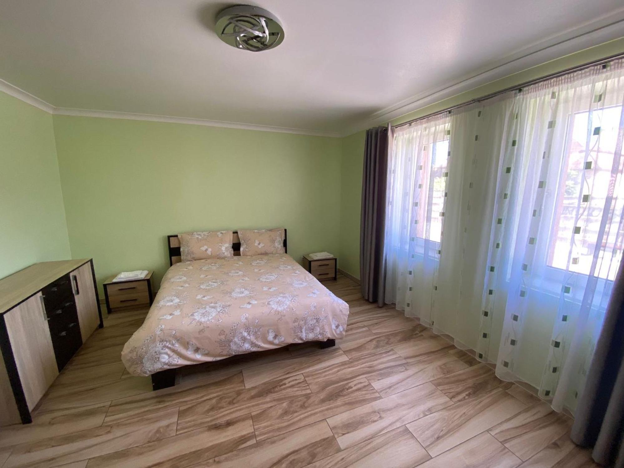 Transilvania Rent Hunedoara Buitenkant foto